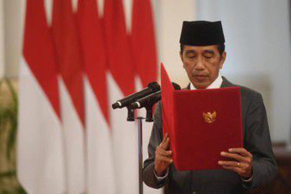 Jokowi Lantik Dadan Kepala Badan Gizi & Hasan Kepala Kantor Komunikasi Presiden
