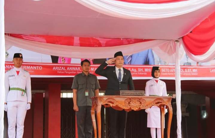 Khidmat, Upacara Penurunan Bendera HUT ke-79 RI di Lampung Selatan Berjalan Lancar