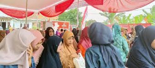 Pasar Murah Pemkab Lampung Selatan di Kecamatan Sidomulyo Diserbu Warga