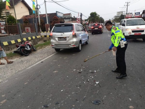 Pengendara Motor Bertabrakan dengan Truk yang Hendak Antre Bensin, 1 Orang Tewas