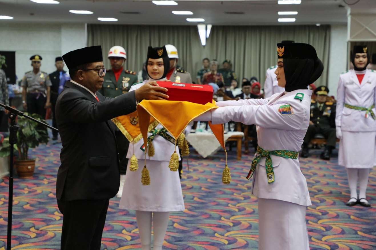 Pj. Gubernur Samsudin Kukuhkan 33 Anggota Paskibraka Tahun 2024