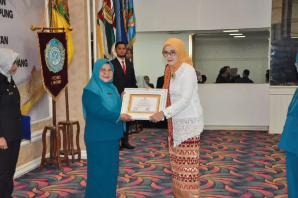 Pj. Ketua TP-PKK Provinsi Lampung Lantik Feby Levarina sebagai Pj. Ketua TP-PKK dan Dekranasda Kabupaten Tuba