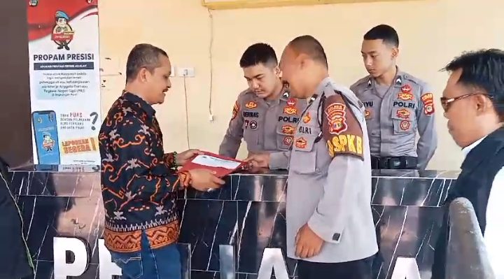 DPP FMPB Resmi Laporkan Bawaslu Pesawaran Atas Pengibaran Bendera Lusuh dan Sobek