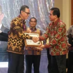 Sekdaprov Lampung Raih Predikat Terbaik Penghargaan Digital Leadership Government Awards 2024