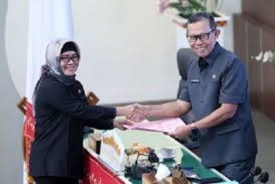 Sekdaprov Sampaikan Jawaban Pemandangan Umum Fraksi-Fraksi DPRD terhadap Raperda APBD Lampung Tahun Anggaran 2025