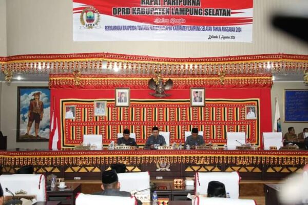 Wakil Ketua I DPRD Lamsel Agus Sartono Pimpin Paripurna Raperda APBD-P Ta-2024