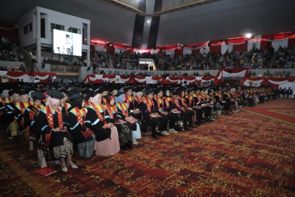 Unila Mewisuda 823 Mahasiswa Periode VII Tahun Akademik 2023/2024