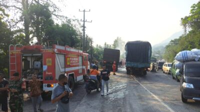 Aksi Cepat Tanggap Tim Firefighting PLN Nusantara Power UP Sebalang Padamkan Kebakaran Truk di Jalan Lintas Sumatera