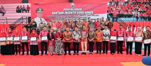 4.995 Guru Honor Full Senyum, Terima Insentif dari Bupati Lampung Selatan