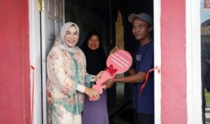 Rampung Dibedah, Rumah Warga Kecamatan Way Panji Diserahkan ke Pemilik