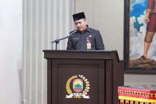Sekwan, Thomas Amirico saat Paripurna