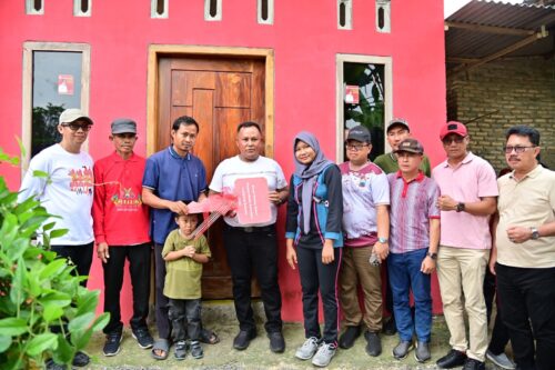 Rumah Warga Sragi Selesai Dibedah, Nanang Ermanto: Semoga Bermanfaat