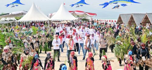 Kalianda Kite Festival III Resmi Dibuka, Diwarnai Tari Tuping Massal