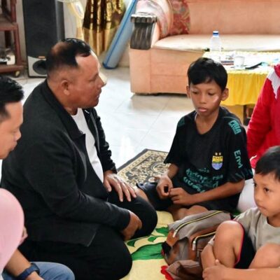 Gercep, Nanang Ermanto Bantu Korban Kebakaran di Desa Ruguk Ketapang