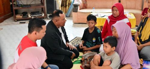 Gercep, Nanang Ermanto Bantu Korban Kebakaran di Desa Ruguk Ketapang