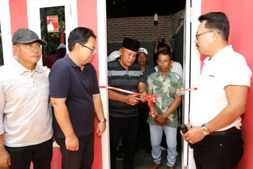Nanang Ermanto Salurkan Bantuan Bedah Rumah untuk 10 Warga Kecamatan Katibung