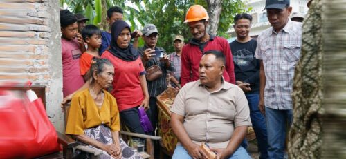 Senyum Bahagia Mbah Paikem, Dapat Bantuan Bedah Rumah dari Bupati Lampung Selatan