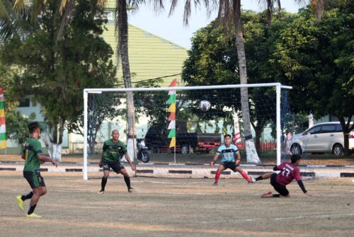 Pj. Gubernur Samsudin Apresiasi Terselenggaranya Turnamen Sepakbola Danrem Cup 043 Gatam dalam Rangka HUT TNI ke- 79
