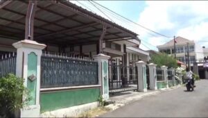 Rumah Warga di Bandar Lampung Diduga Dilempar Bom Molotov oleh OTK, Mengenai Pintu Depan