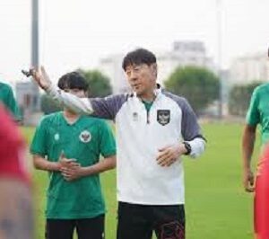 Shin Tae-yong Yakin Maarten Paes Akan Makin Hebat bersama Timnas Indonesia