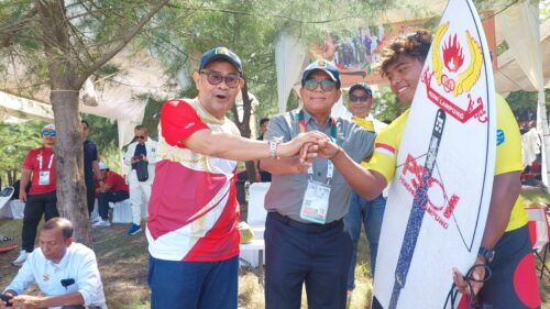 Pj. Gubernur Samsudin Beri Semangat 4 Atlet PON Lampung Cabor Selancar Ombak untuk Taklukkan Ombak Pantai Aceh dan Rebut Medali Emas