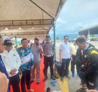 Pj. Gubernur Samsudin Bakar Semangat Atlet Terjung Payung PON XXI Lampung Saat Meninjau Persiapan Para Atlet