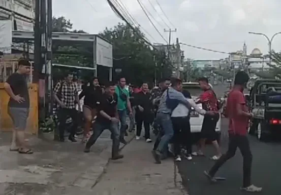 Karna Tarik Paksa Kendaraan Dijalan, Keributan Antara Debt Collektor dan Oknum Anggota Berbaju Loreng Tak Terhindarkan