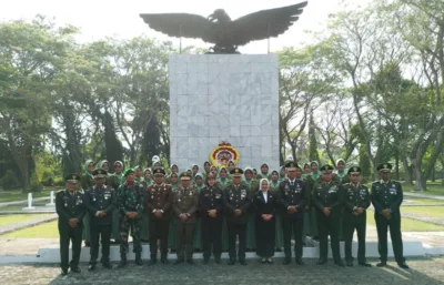 Ketau DPRD Lamsel Erma Yusneli Ikuti Prosesi Tabur Bunga di TMP Kalianda