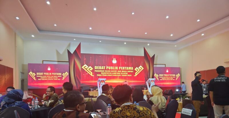 Diwakili Anggotanya, Pimpinan DPRD Lamsel Hadiri Debat Perdana Cabup di KPU