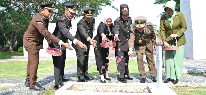 HUT Ke-79 TNI, Kodim 0421/LS Gelar Ziarah dan Tabur Bunga di TMP Kusuma Bangsa