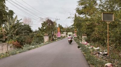 Kotor...! Tumpukan Sampah di Perbatasan Desa Fajar Baru dan Karang Sari Menjadi Ancaman Lingkungan