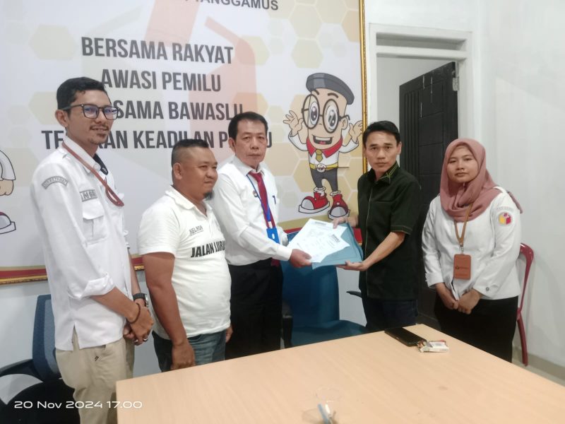Datangi Bawaslu Tanggamus, Tim Kuasa Hukum 02 H. Saleh Asnawi-Agus Suranto Laporkan Dugaan Oknum Disdik Tanggamus