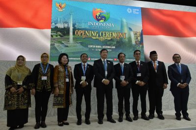 Utusan Khusus Presiden Republik Indonesia untuk kegiatan Konferensi Perubahan Iklim PBB ke-29 (COP29 UNFCCC), Hashim Djojohadikusumo (tengah)