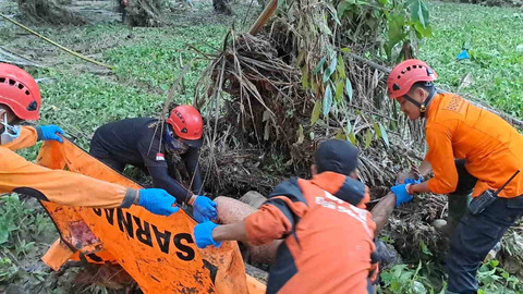 Evakuasi korban longsor di Kecamatan Sibolangit, Kabupaten Deli Serdang, Sumut, Foto: Dok. Istimewa