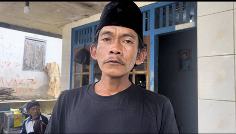 Sunhaji penjual es yang didatangi rumahnya oleh Gus Miftah di Magelang, Jawa Tengah, Rabu (4/12/2024). Foto: kumparan