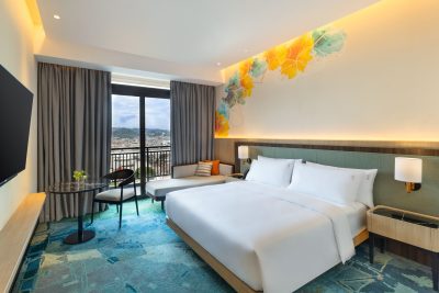 Sambut Tahun Baru 2025, Hotel Holiday Inn Lampung Bukit Randu Menghadirkan Tema Enchanted Forest