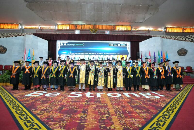 Unila Kukuhkan 14 Guru Besar, Jumlahnya Capai 157