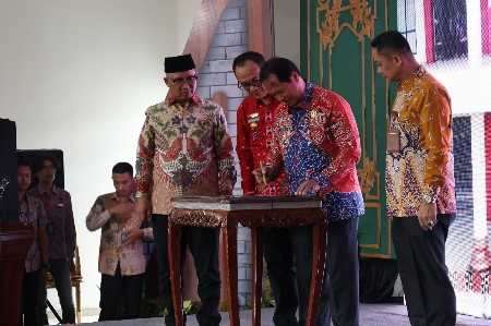 Pj. Bupati Lampung Barat Resmikan Gedung Perpustakaan dan Kearsipan Daerah