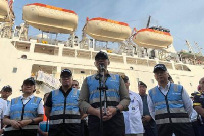 Menko Bidang Infrastruktur dan Pembangunan Kewilayahan Agus Harimurti Yudhoyono, Menhub Dudy Purwagandhi, Wamen BUMN RI Kartika Wirjoatmodjo, dan Dirut PELNI Tri Andayani, saat mengunjungi Pelabuhan Tanjung Priok, Minggu (29/12/2024). Foto: Ist