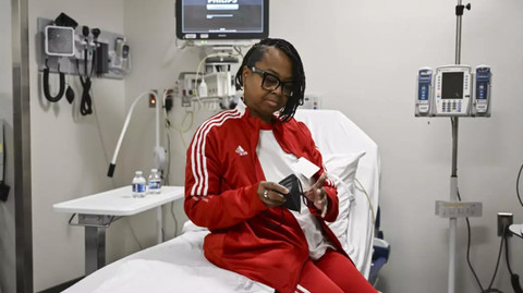 Towana Looney, penerima donor ginjal babi. Foto: AFP