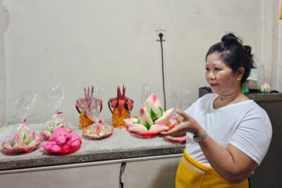 Kue teratai buatan warga Bali, Ni Wayan Raba. Foto: Kumparan