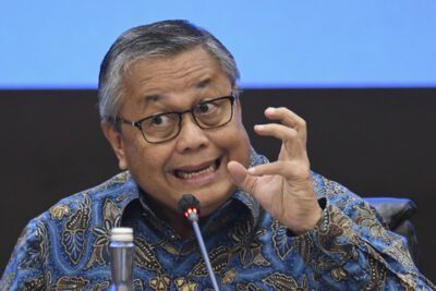 Gubernur Bank Indonesia (BI) Perry Warjiyo menyampaikan hasil rapat berkala Komite Stabilitas Sistem Keuangan (KSSK) I Tahun 2025 di Jakarta, Jumat (24/1/2025). Foto: ANTARA