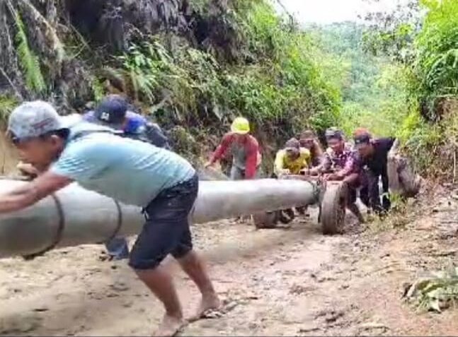 Pemasangan Tiang Listrik Pekon Bandar Baru dan Dusun Suka Makmur, Kecamatan Sukau, Kabupaten Lampung Barat