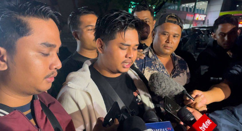 Rizky Agam (24) anak dari IAR (48), bos rental mobil yang tewas ditembak di Rest Area tol Tangerang-Merak, pada gelar rekonstruksi, Sabtu (11/1) dini hari. Foto: Istimewa