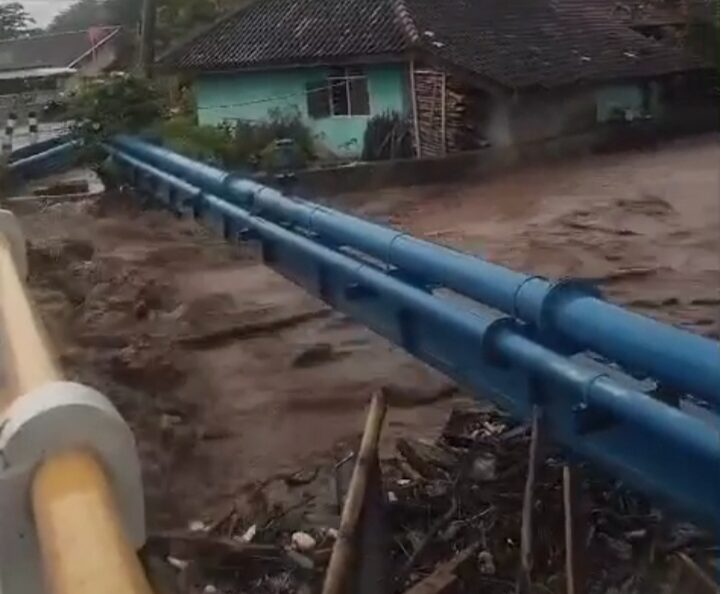 Hujan Deras di Bandar Lampung Mengakibatkan Banjir di Kawasan Teluk Betung Timur