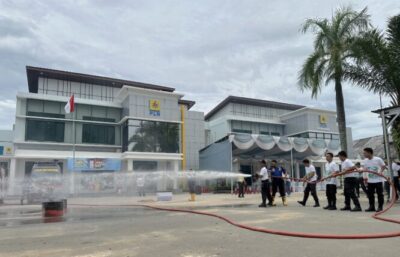 Dalam Rangka Bulan K3 Nasional, PLN Bersama Polres dan Dinas Damkarmat Lampung Utara Gelar Sosialisasi Keamanan serta Simulasi Tanggap Darurat