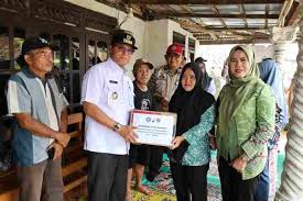 Pj. Bupati Nukman Meninjau Lokasi Kebakaran di Kecamatan Way Tenong