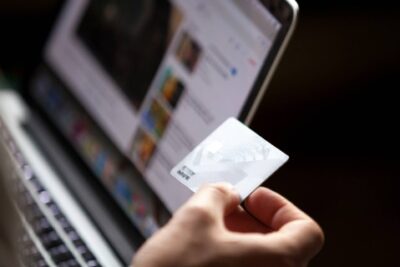 Ilustrasi penipuan online. Foto: Shutterstock