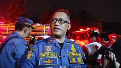Kadis Gulkarmat DKI Jakarta Satriadi di lokasi ledakan gudang amunisi milik TNI, Minggu (31/3). Foto: Kumparan