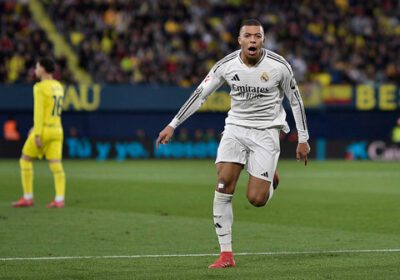 Selebrasi gol Kylian Mbappe saat Villarreal vs Real Madrid dalam laga lanjutan Liga Spanyol 2024/25 di Estadio de la Ceramica, Minggu (16/3) dini hari WIB. Foto: REUTERS
